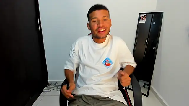 Snapshot of Camilo_Marin chatting on December 6, 2024, 3:46 am Camilo Marin online show from December 6, 2024, 3:46 am