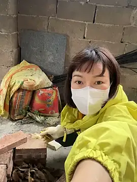 Linda-LL online show from October 22, 2025, 5:29 am