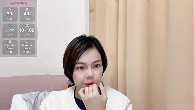 Linda-LL online show from December 18, 2025, 11:14 am