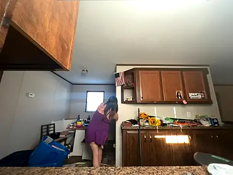 IvanaPlenty online show from November 17, 2025, 2:21 pm