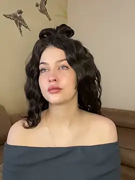 KikiWatson online show from February 22, 2025, 12:18 pm