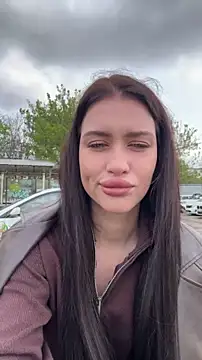 KikiWatson online show from April 19, 2026, 8:48 am