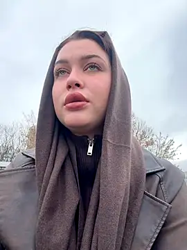 KikiWatson online show from November 14, 2025, 7:23 am