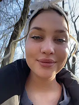 KikiWatson online show from March 12, 2025, 7:13 am