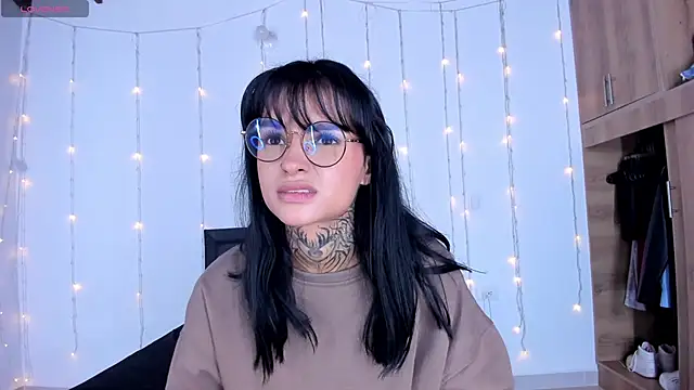 medussa13  online show from February 25, 2025, 1:09 am