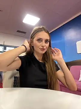 AdissonLane online show from September 22, 2025, 4:13 pm