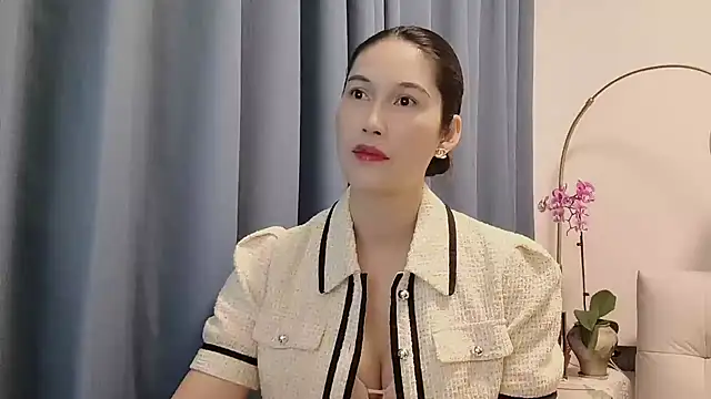 Snapshot of Ccoovss11 chatting on December 13, 2024, 12:39 pm Ccoovss11 online show from December 13, 2024, 12:39 pm