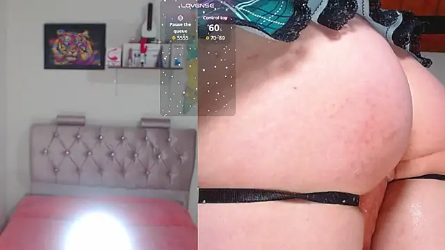 Snapshot of sharlotte_funny chatting on October 6, 2025, 6:19 pm sharlotte funny online show from October 6, 2025, 6:19 pm