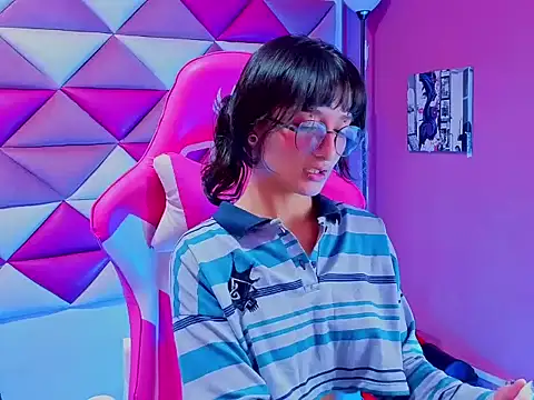 Snapshot of Danny_Face chatting on October 3, 2025, 1:45 pm Danny Face online show from October 3, 2025, 1:45 pm