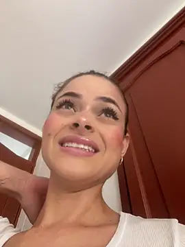 Snapshot of HannaRhodes chatting on May 4, 2026, 4:21 pm HannaRhodes online show from May 4, 2026, 4:21 pm