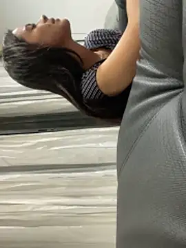 HannaRhodes online show from December 5, 2025, 4:11 am