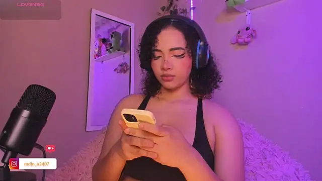 MadelineBenet online show from September 28, 2025, 2:07 am