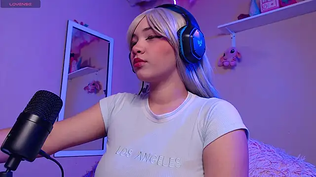 MadelineBenet online show from October 6, 2025, 3:51 am