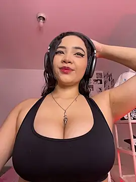Snapshot of MadelineBenet chatting on July 2, 2026, 4:40 am MadelineBenet online show from July 2, 2026, 4:40 am