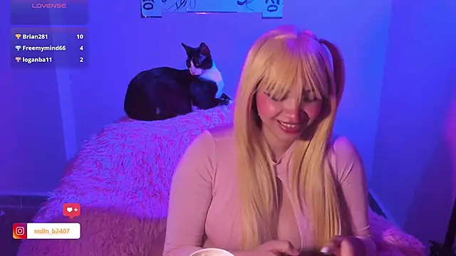 MadelineBenet online show from March 1, 2025, 7:08 am