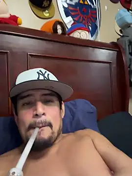 TommyPNP2846 online show from December 16, 2025, 4:33 pm