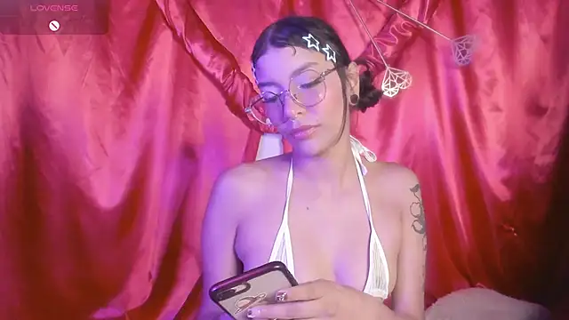 Luna-Chann online show from February 15, 2026, 9:25 pm