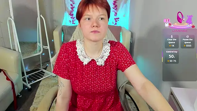 DreamyLuna online show from October 13, 2025, 8:32 pm