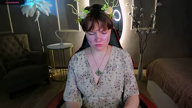 DreamyLuna online show from November 30, 2025, 8:42 pm