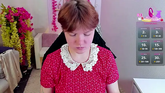 DreamyLuna online show from September 25, 2025, 8:48 pm