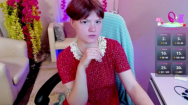 DreamyLuna online show from September 14, 2025, 8:42 pm