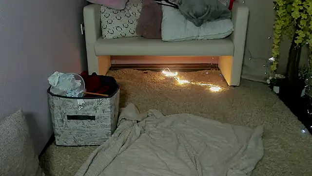 DreamyLuna online show from March 12, 2025, 8:41 pm