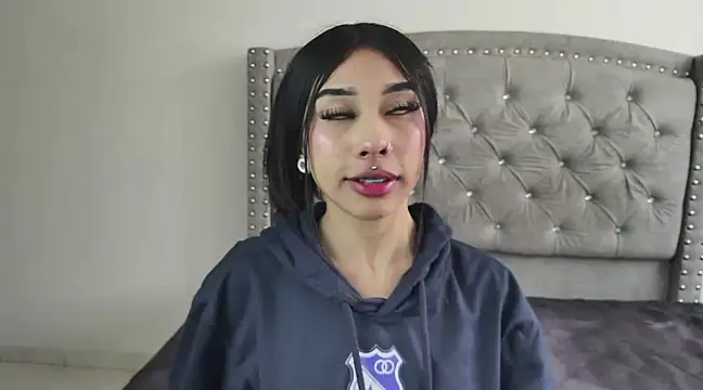 Nesuko kamado  online show from March 5, 2025, 4:02 pm