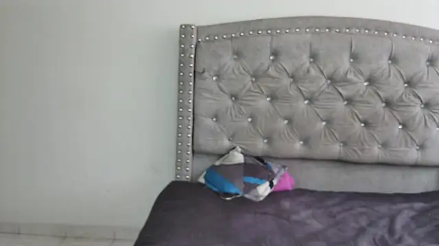 Nesuko kamado  online show from October 18, 2025, 4:42 pm