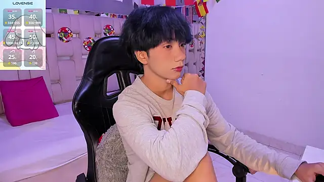 Snapshot of Eriol_ chatting on June 19, 2026, 3:56 am Eriol online show from June 19, 2026, 3:56 am