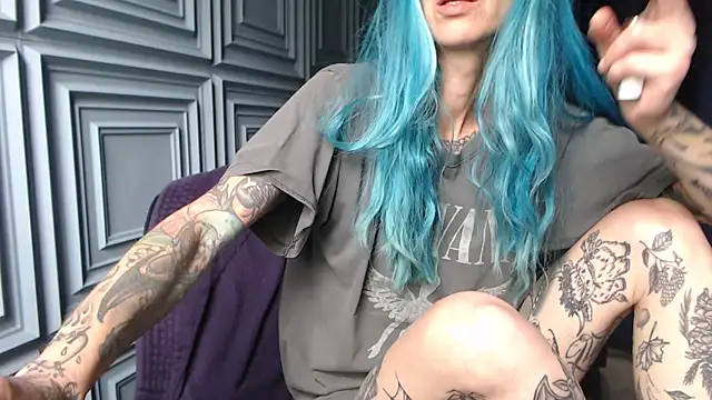 Snapshot of RavenryderUK chatting on June 4, 2026, 9:47 am RavenryderUK online show from June 4, 2026, 9:47 am