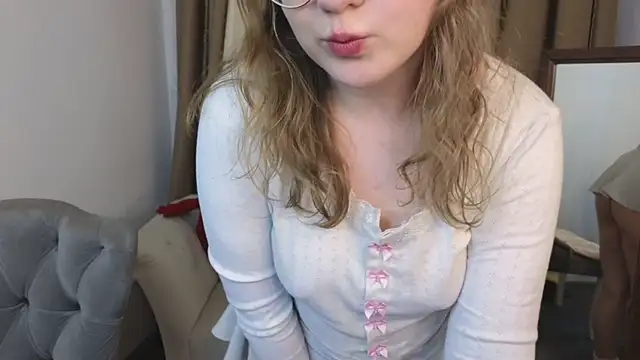 Snapshot of Tara_Harris chatting on February 16, 2025, 1:16 pm Tara Harris online show from February 16, 2025, 1:16 pm