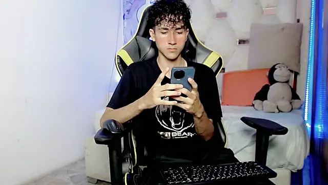 johnny cagee online show from November 29, 2025, 4:01 am