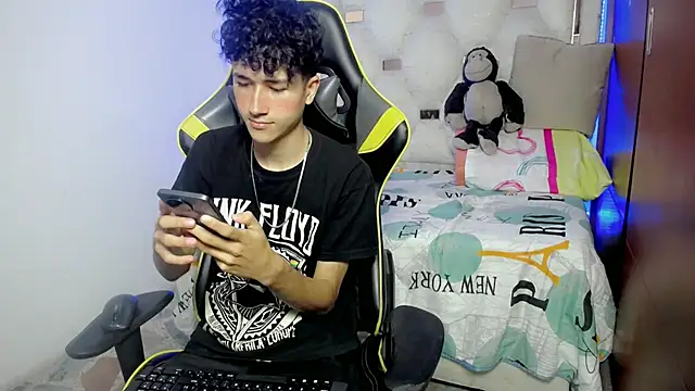 johnny cagee online show from November 22, 2025, 3:38 am