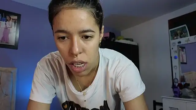 Snapshot of stephania_t chatting on May 15, 2026, 12:47 pm stephania t online show from May 15, 2026, 12:47 pm