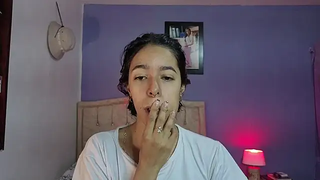 Snapshot of stephania_t chatting on May 19, 2026, 4:58 pm stephania t online show from May 19, 2026, 4:58 pm