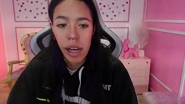 stephania t online show from November 29, 2025, 11:43 am