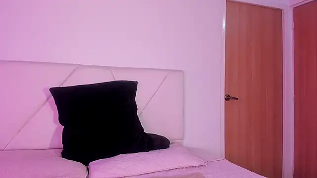 julz 03 online show from October 18, 2025, 7:38 pm