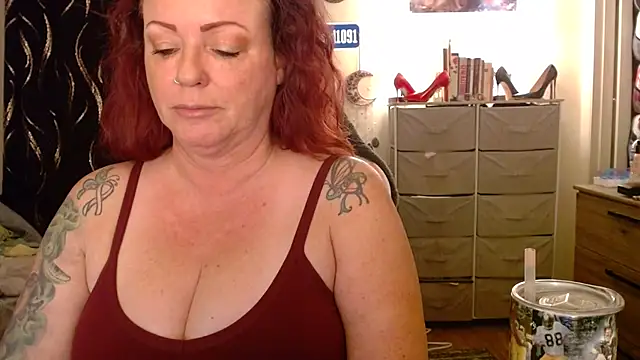 Nikkimastersgirl1091 online show from November 3, 2025, 3:15 pm