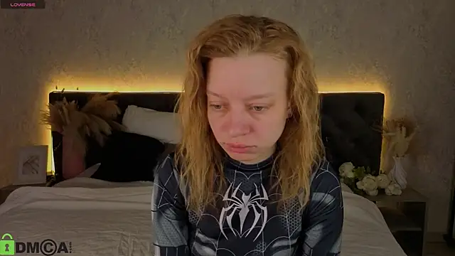 Michelle Blond online show from April 19, 2026, 1:06 am