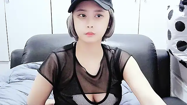 yourz tw online show from November 29, 2025, 2:06 pm