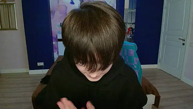 EmiliaYours online show from February 15, 2025, 5:17 pm