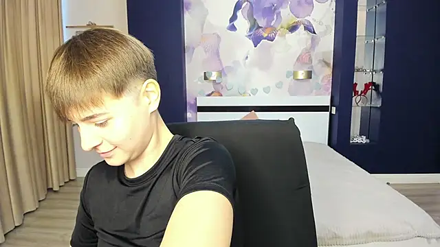 EmiliaYours online show from September 30, 2025, 12:33 pm