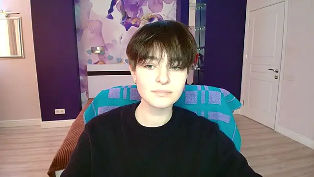 EmiliaYours online show from February 18, 2025, 1:33 pm