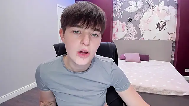 EmiliaYours online show from September 15, 2025, 3:12 pm