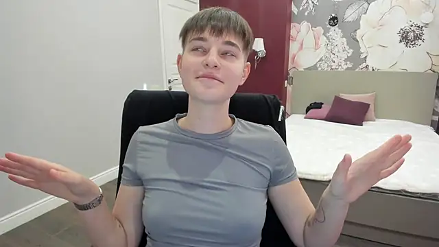 EmiliaYours online show from September 21, 2025, 1:49 pm