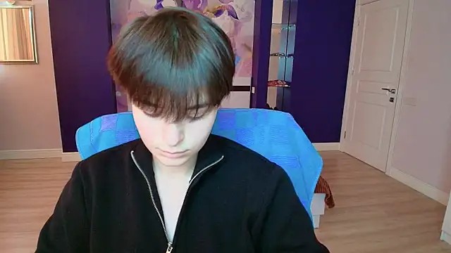 EmiliaYours online show from March 21, 2025, 2:40 pm