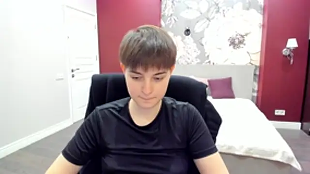 EmiliaYours online show from March 9, 2026, 4:10 pm