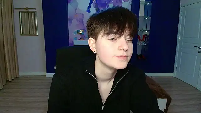 EmiliaYours online show from March 1, 2025, 4:11 pm