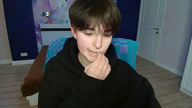 EmiliaYours online show from February 14, 2025, 1:40 pm