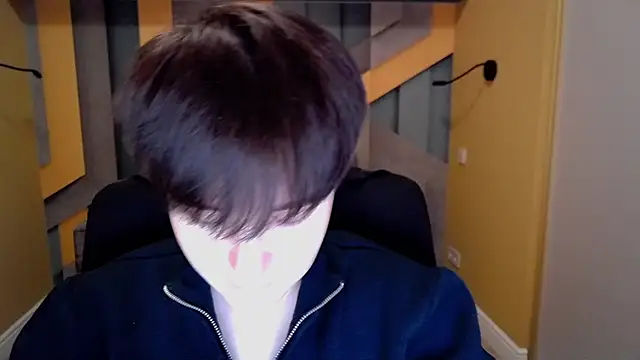 EmiliaYours online show from March 3, 2025, 1:23 pm